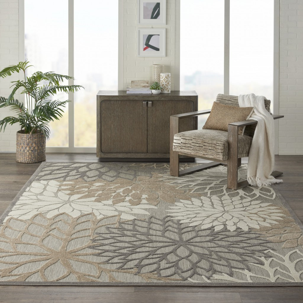 5' Round Gray And Ivory Round Floral Indoor Outdoor Area Rug