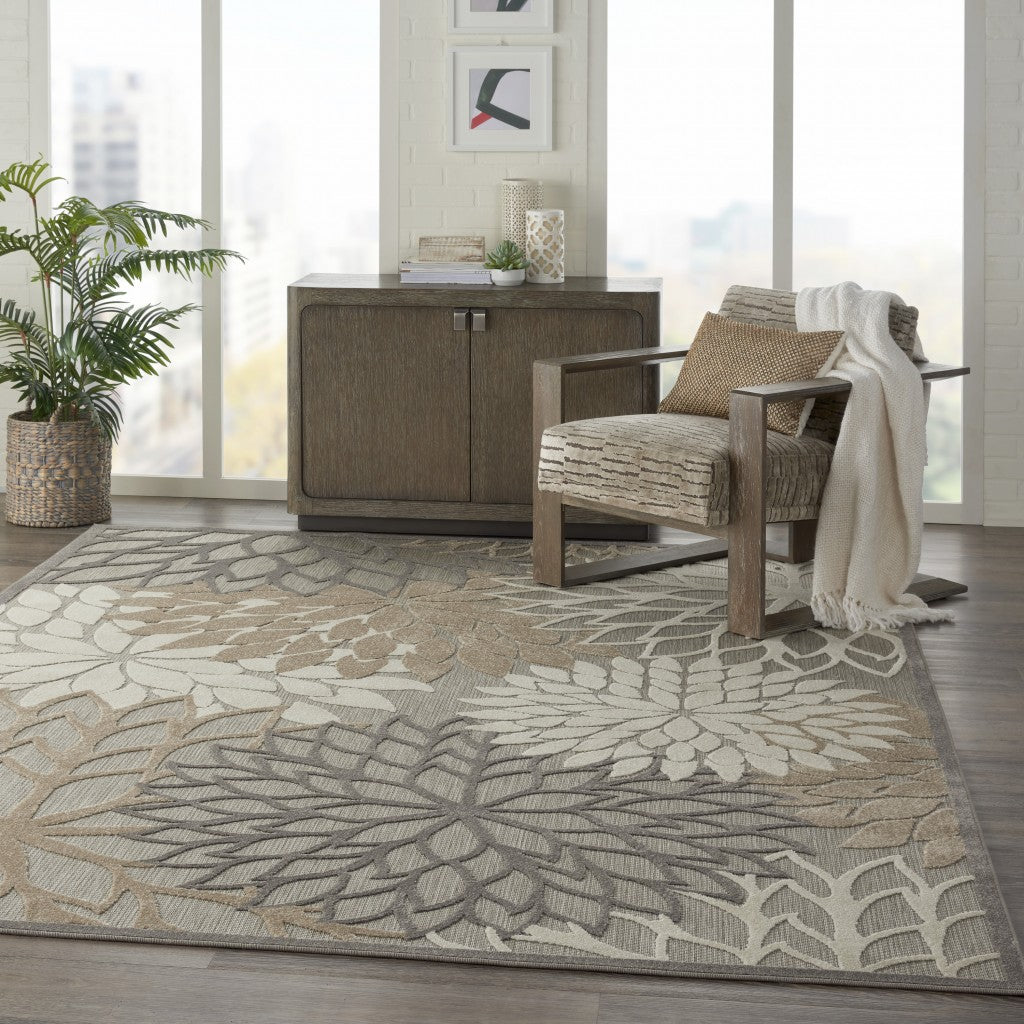 5' Round Gray And Ivory Round Floral Indoor Outdoor Area Rug