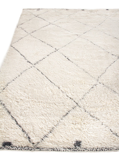Moroccan indoor hand-knotted rug, cream with a dark gray diamond lattice pattern, rectangular with fringed edges.