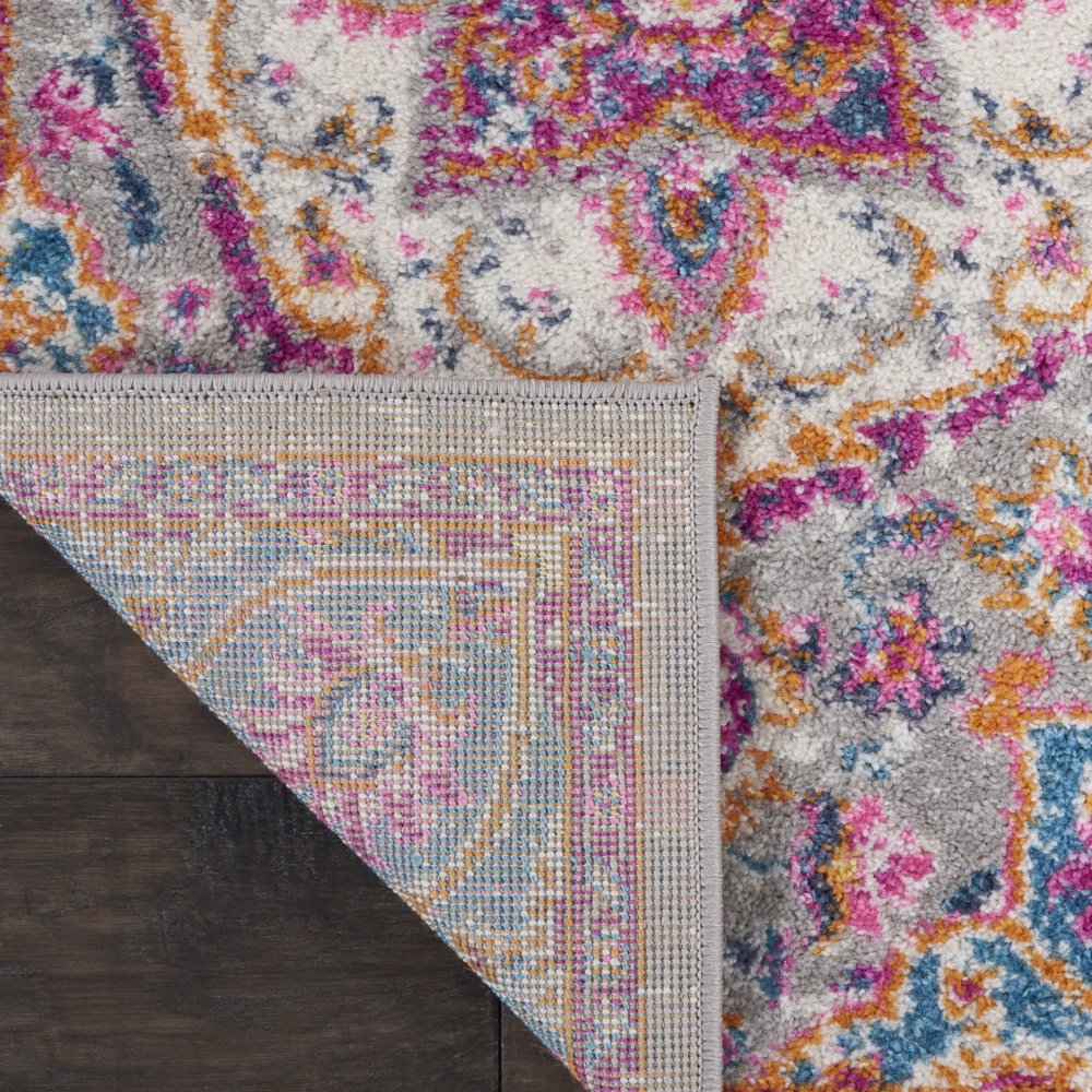 4' X 6' Gray And Ivory Medallion Area Rug