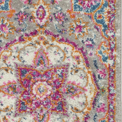 5' X 7' Gray And Ivory Medallion Area Rug