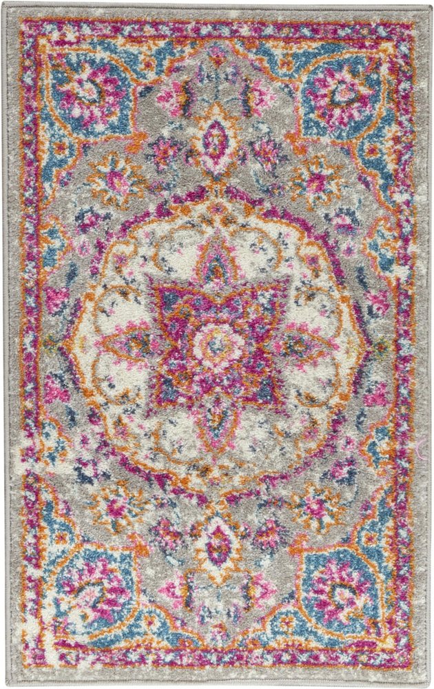 5' X 7' Gray And Ivory Medallion Area Rug