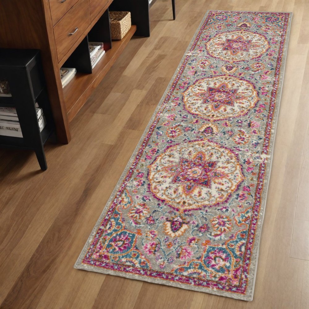 4' X 6' Gray And Ivory Medallion Area Rug