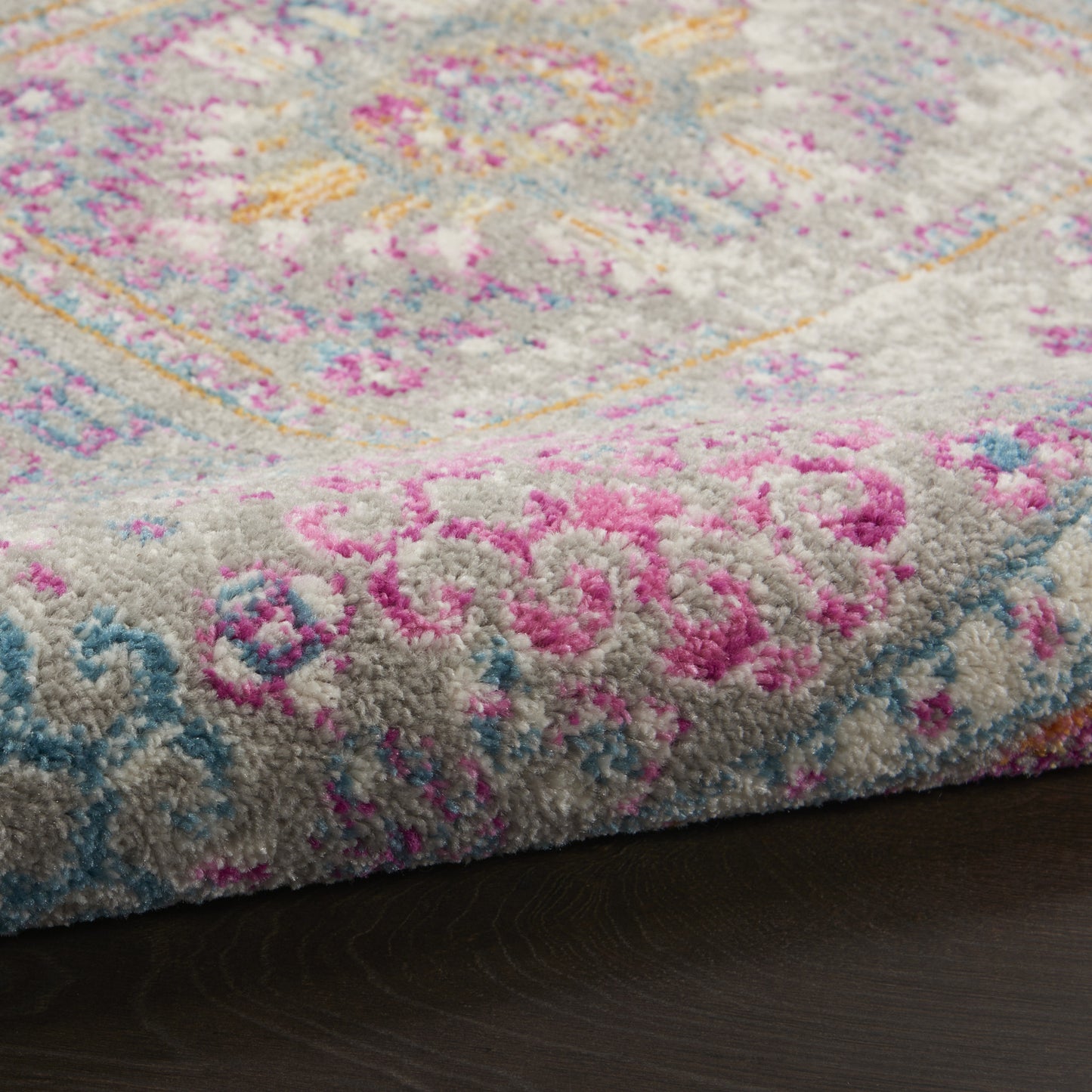 5' X 7' Gray And Ivory Abstract Distressed Area Rug