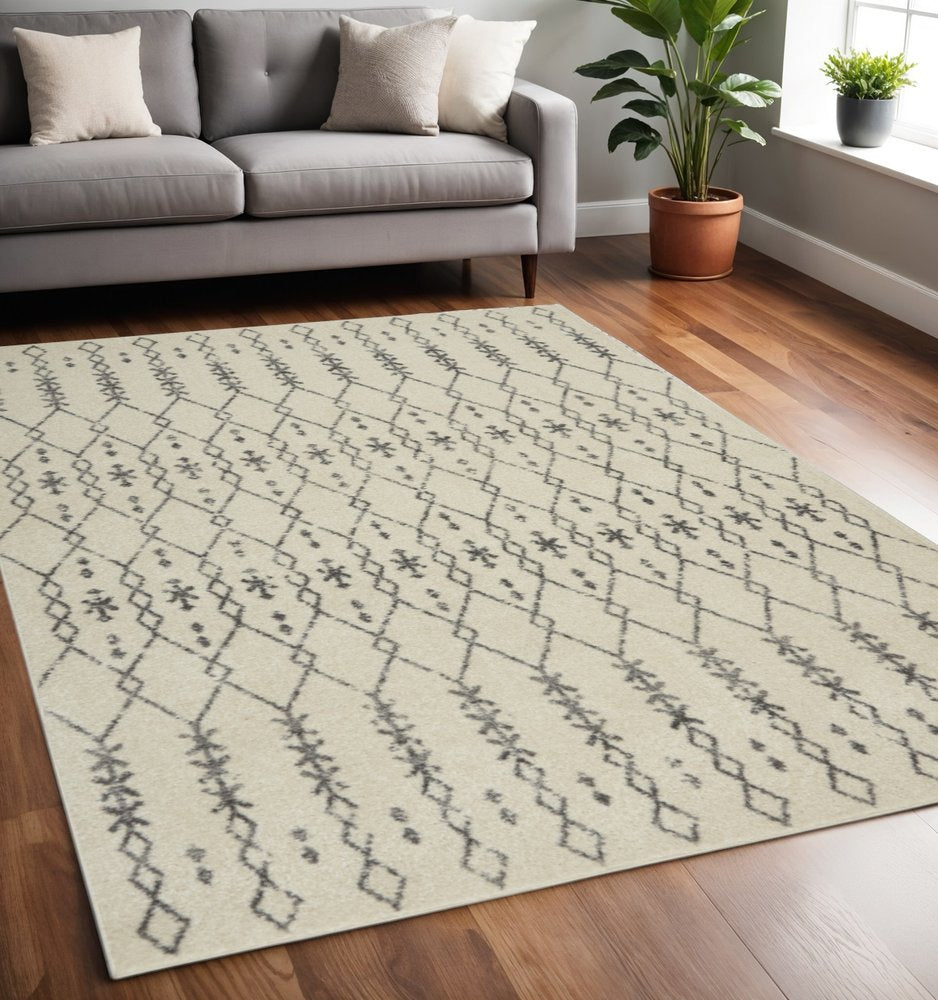 8' X 10' Gray And Ivory Geometric Distressed Area Rug