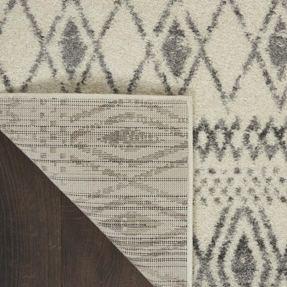 5' X 7' Gray And Ivory Geometric Area Rug