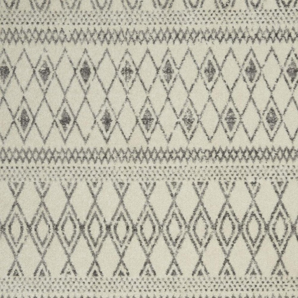 5' X 7' Gray And Ivory Geometric Area Rug