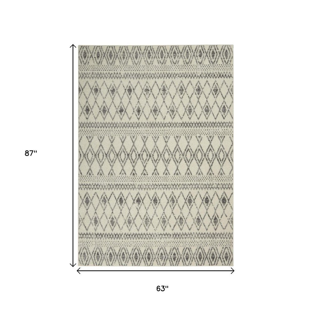 5' X 7' Gray And Ivory Geometric Area Rug