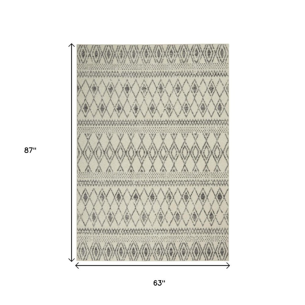5' X 7' Gray And Ivory Geometric Area Rug