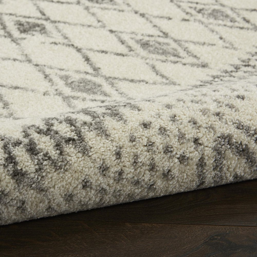 5' X 7' Gray And Ivory Geometric Area Rug