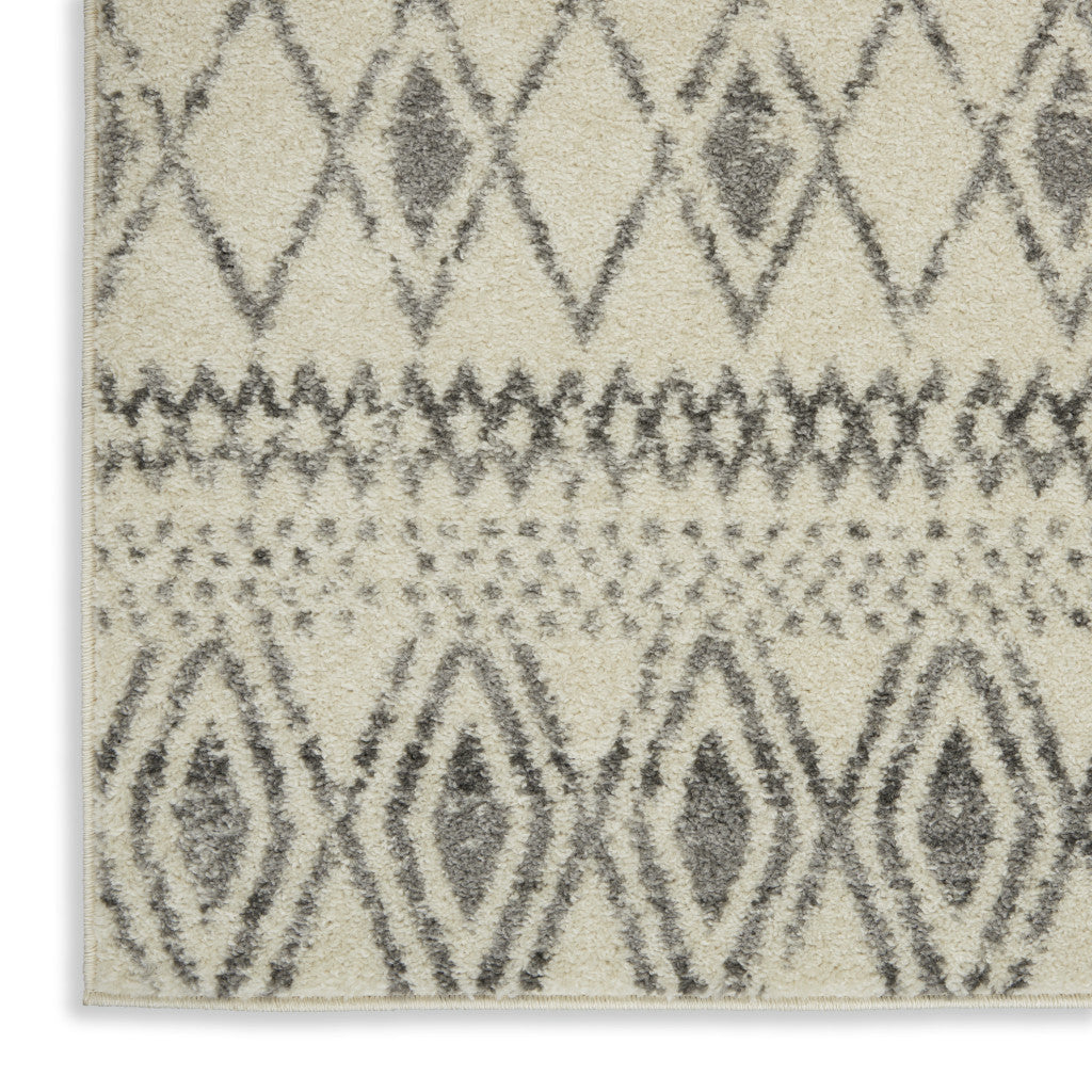 5' X 7' Gray And Ivory Geometric Area Rug