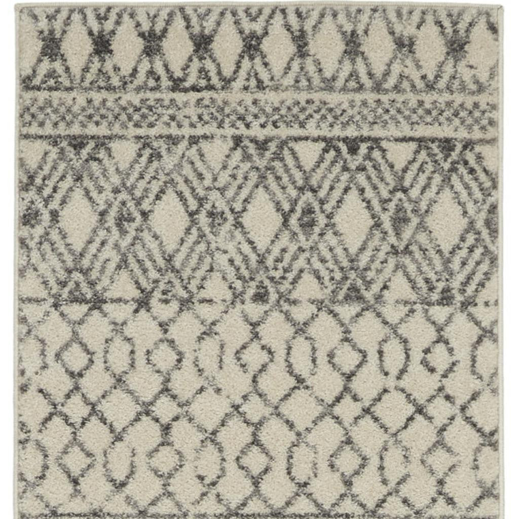 5' X 7' Gray And Ivory Geometric Area Rug