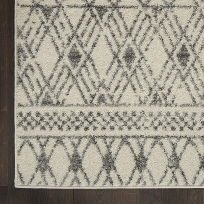 5' X 7' Gray And Ivory Geometric Area Rug