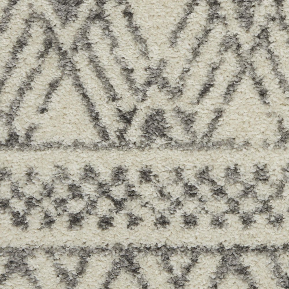 5' X 7' Gray And Ivory Geometric Area Rug