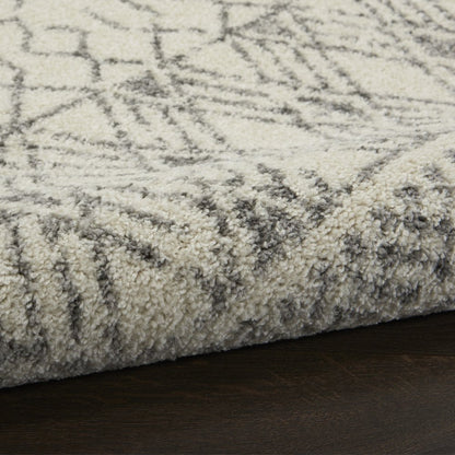 5' X 7' Gray And Ivory Geometric Area Rug