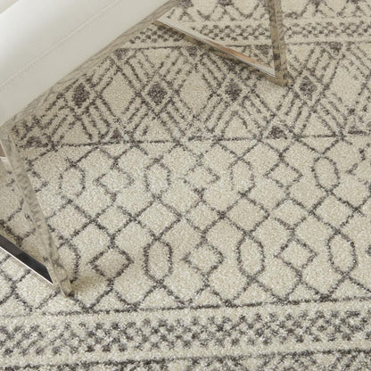 5' X 7' Gray And Ivory Geometric Area Rug