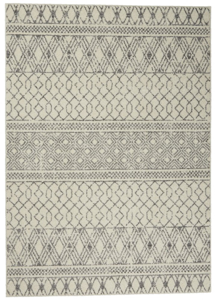 5' X 7' Gray And Ivory Geometric Area Rug