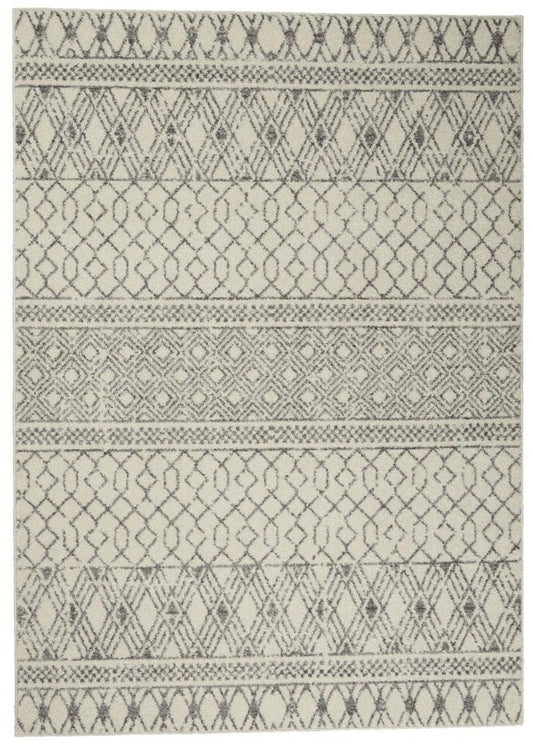 5' X 7' Gray And Ivory Geometric Area Rug