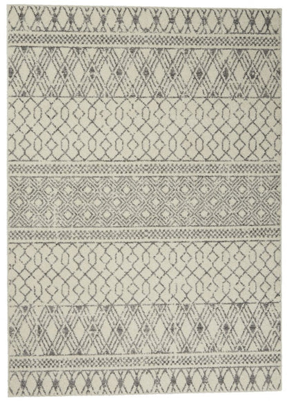 5' X 7' Gray And Ivory Geometric Area Rug