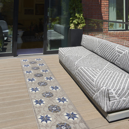 5' X 7' Ivory And Blue Geometric Area Rug