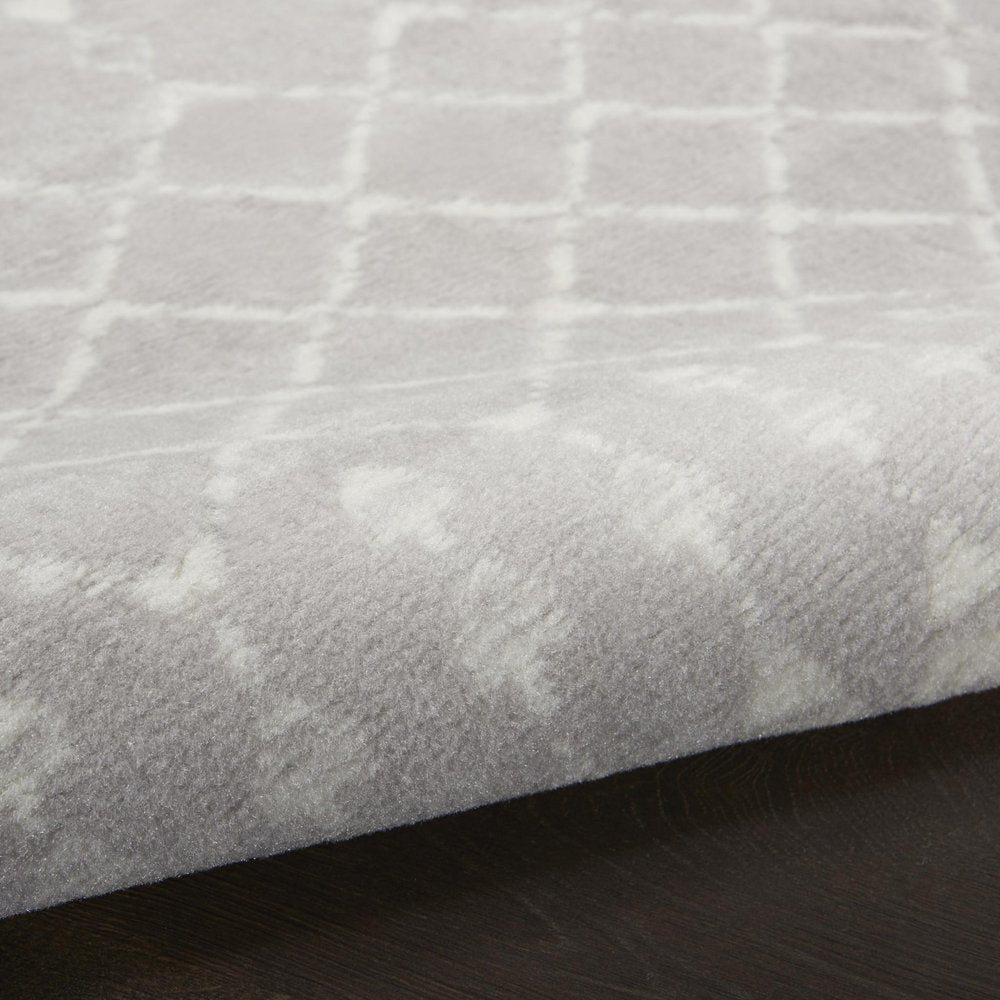 5' X 7' Gray And Ivory Geometric Area Rug