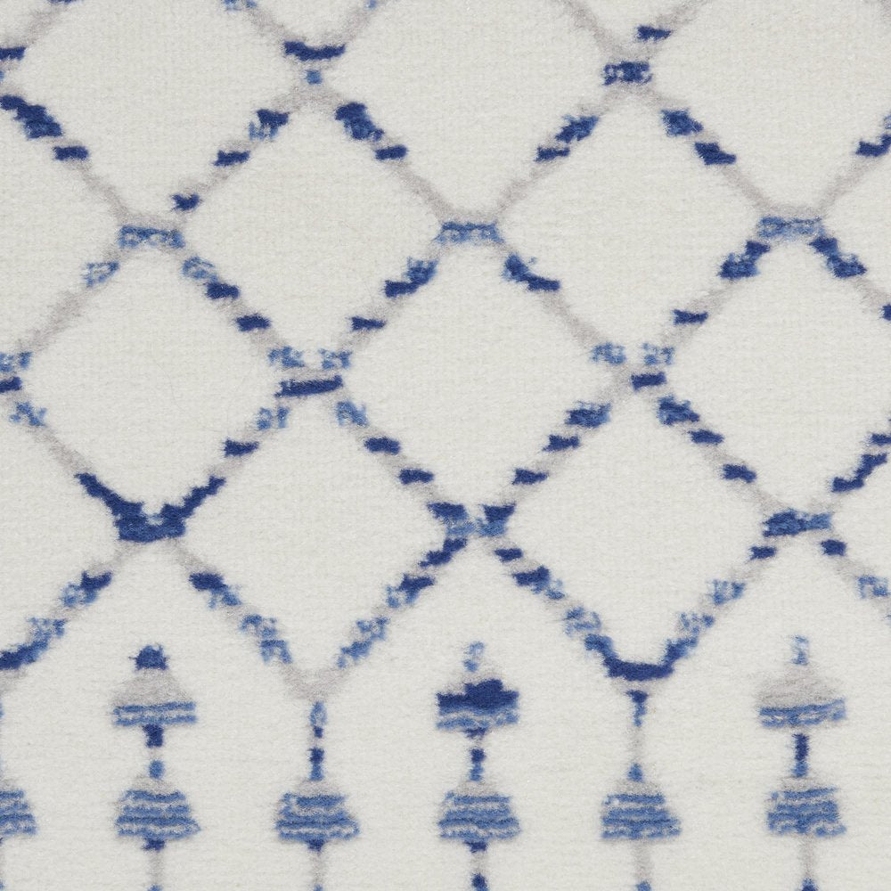 5' X 7' Gray And Ivory Geometric Area Rug