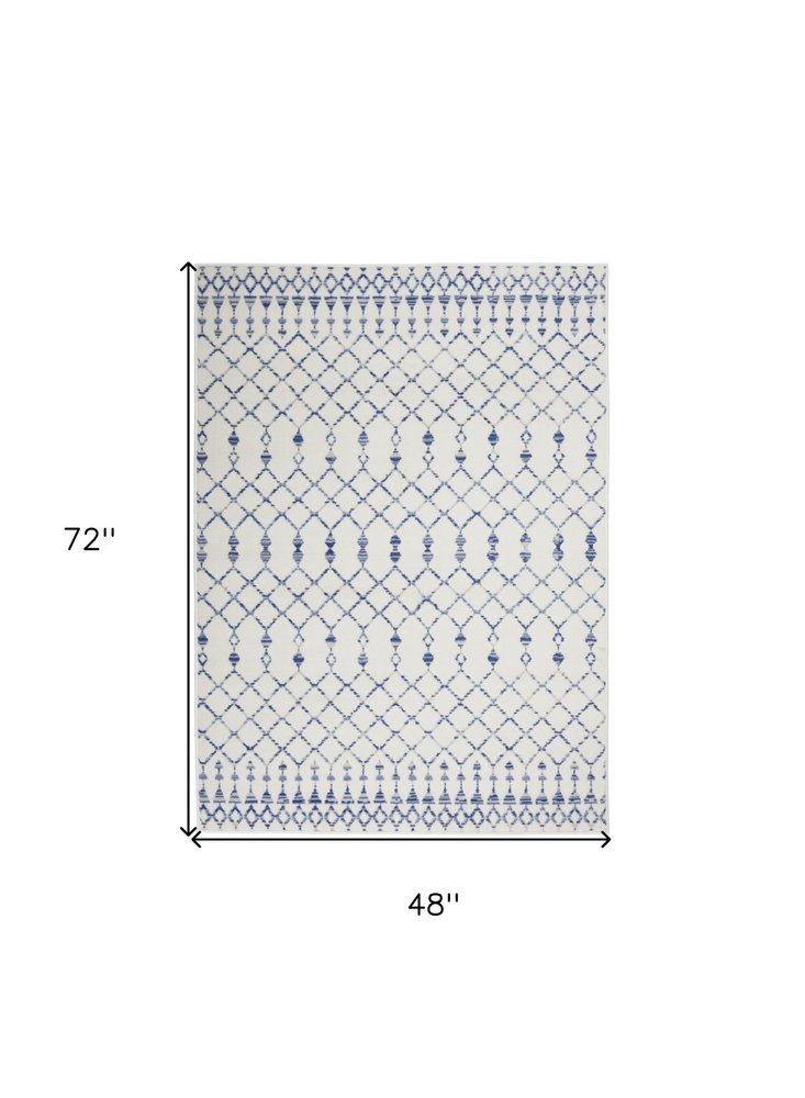 5' X 7' Gray And Ivory Geometric Area Rug