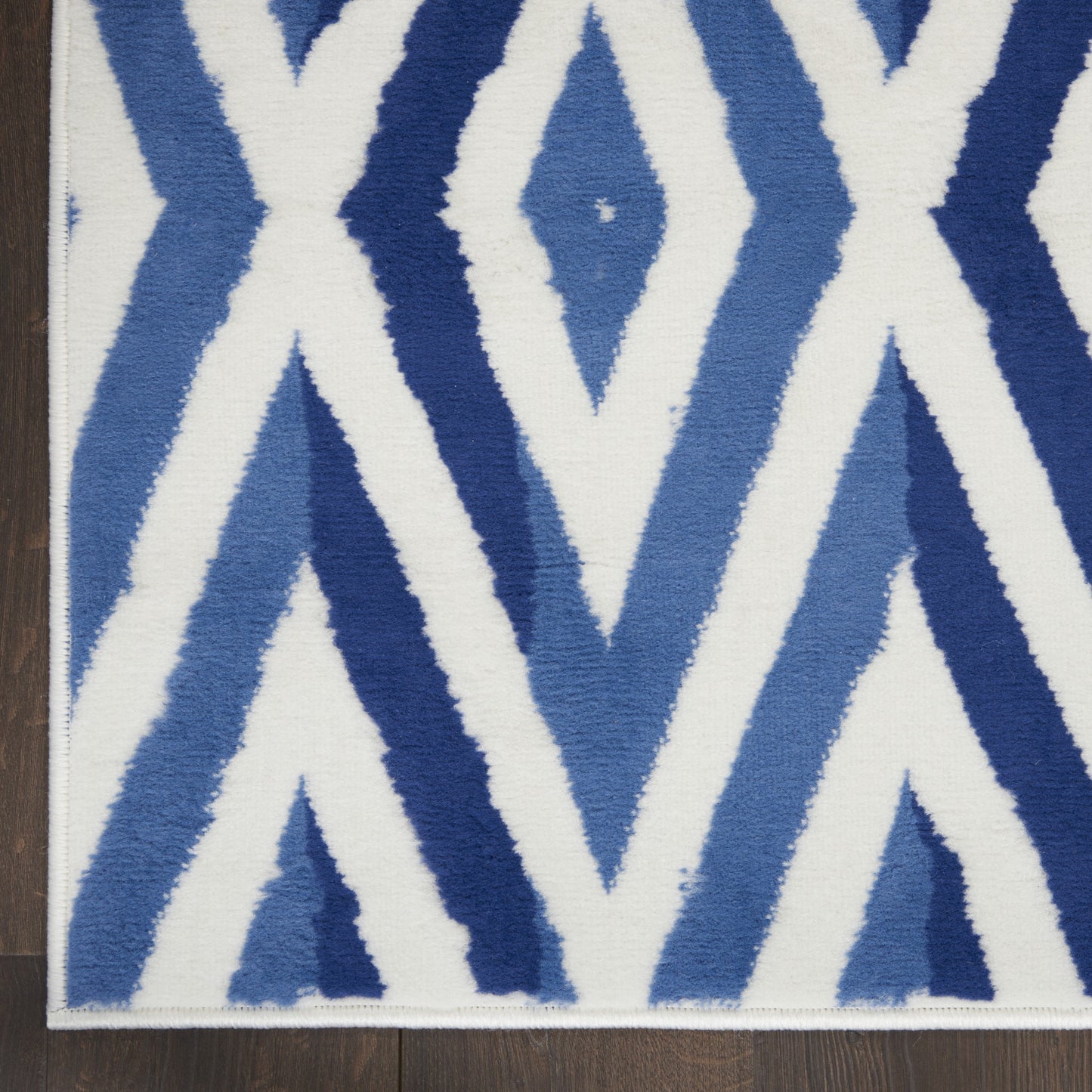 5' X 7' Ivory And Blue Geometric Area Rug