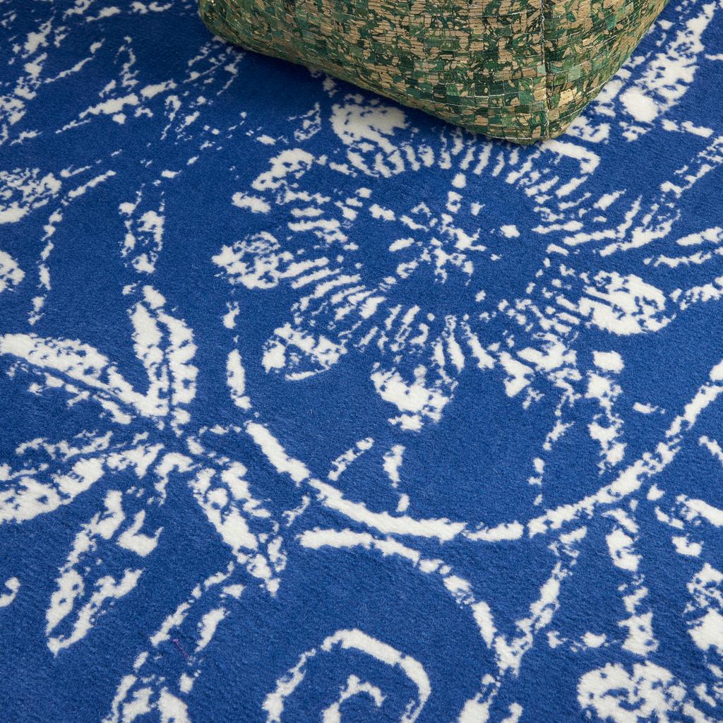 5' X 7' Navy Blue Floral Dhurrie Area Rug