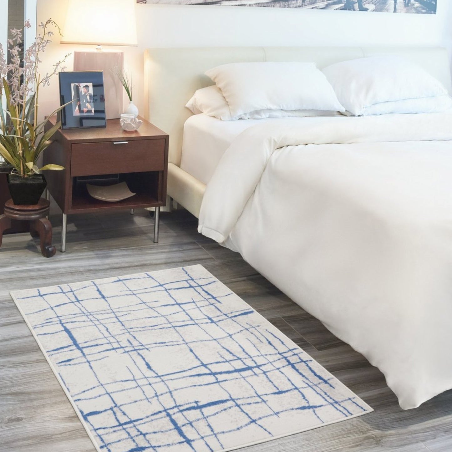 4' X 6' Blue And Ivory Abstract Dhurrie Area Rug