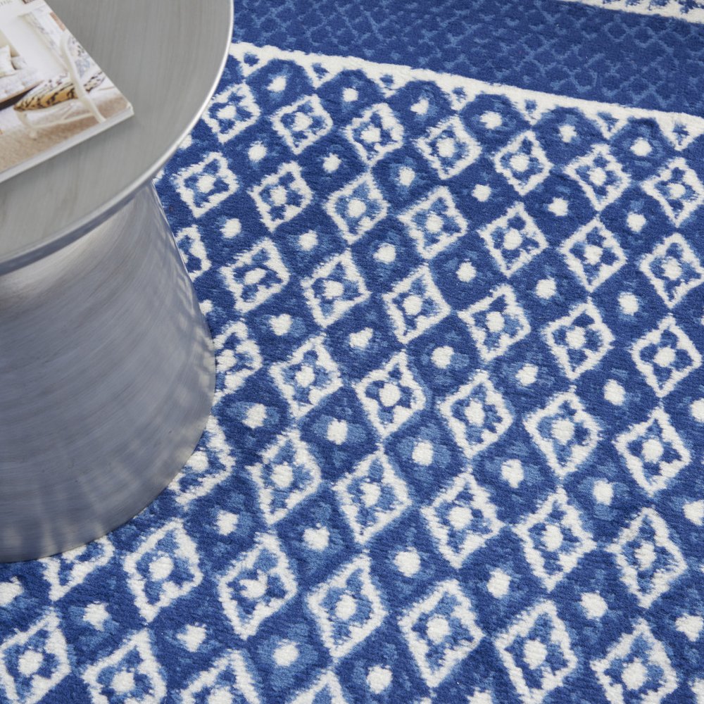 4' X 6' Blue And White Geometric Area Rug