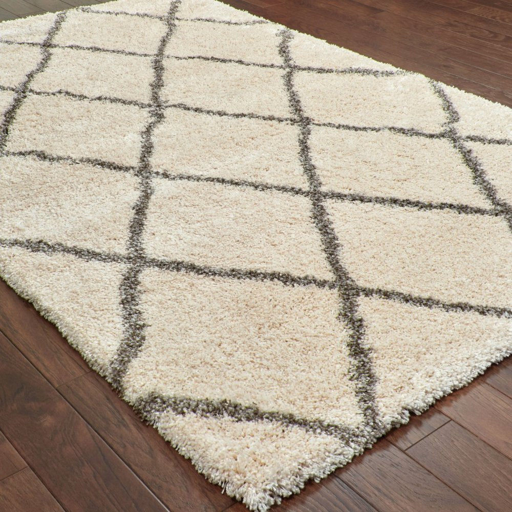 4' X 6' Ivory And Gray Geometric Lattice Area Rug