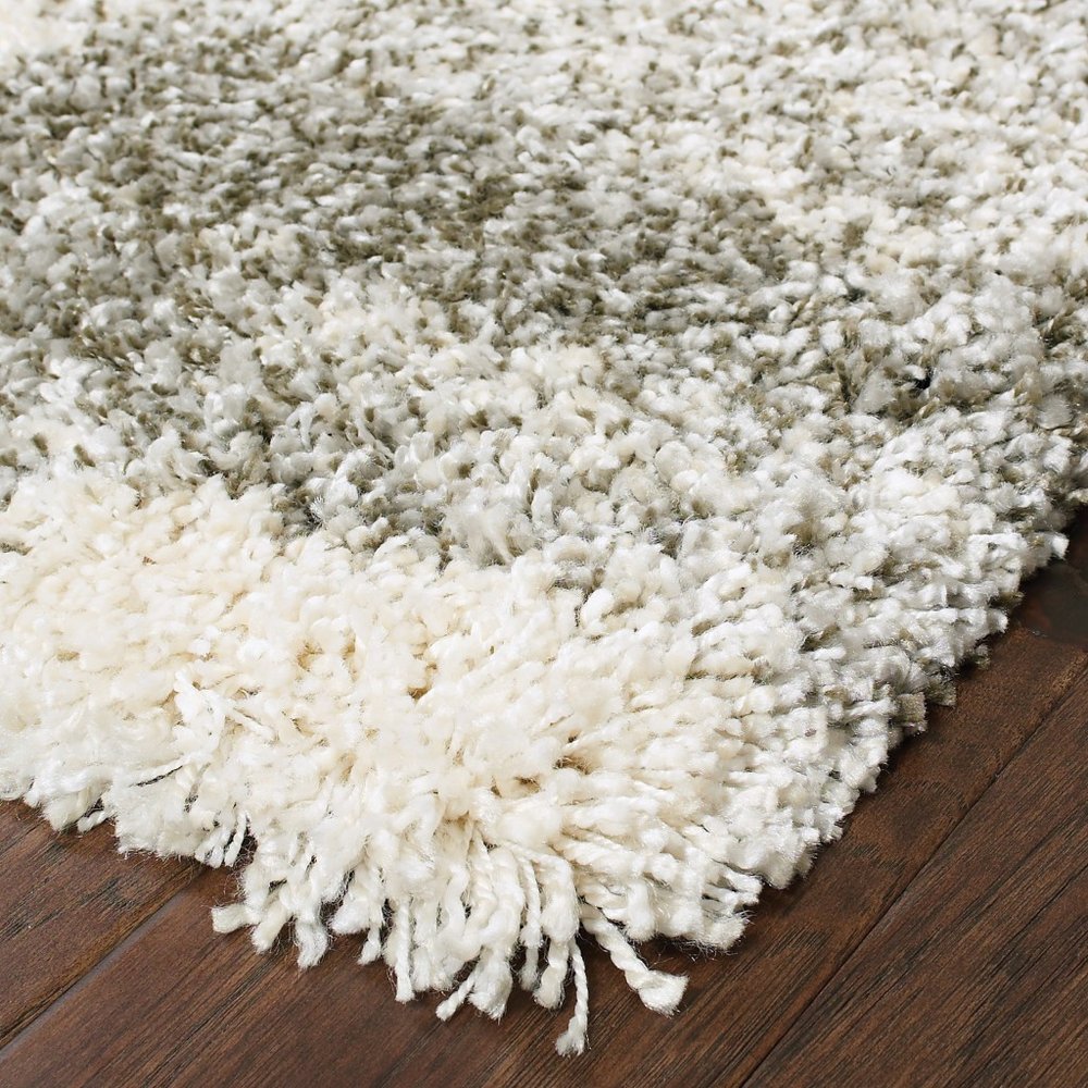 7' X 10' Gray And Ivory Geometric Pattern Area Rug
