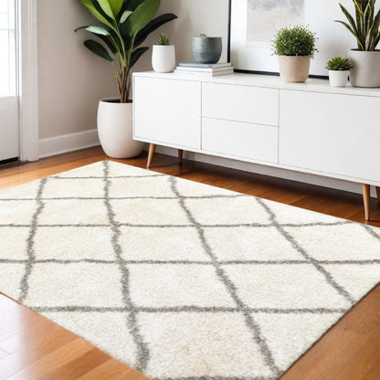 5' X 8' Ivory And Gray Geometric Lattice Area Rug