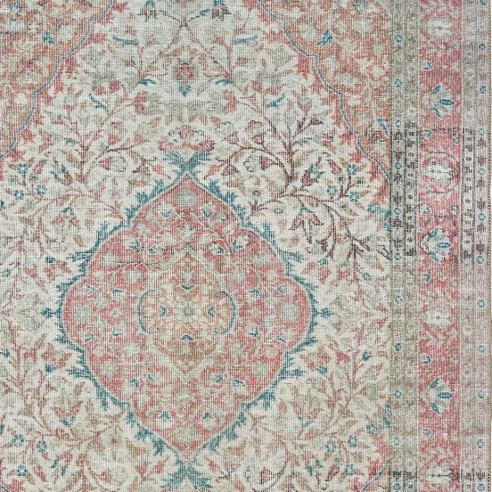 5' X 8' Ivory And Pink Oriental Area Rug