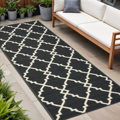 7' X 10' Black And Ivory Indoor Outdoor Area Rug