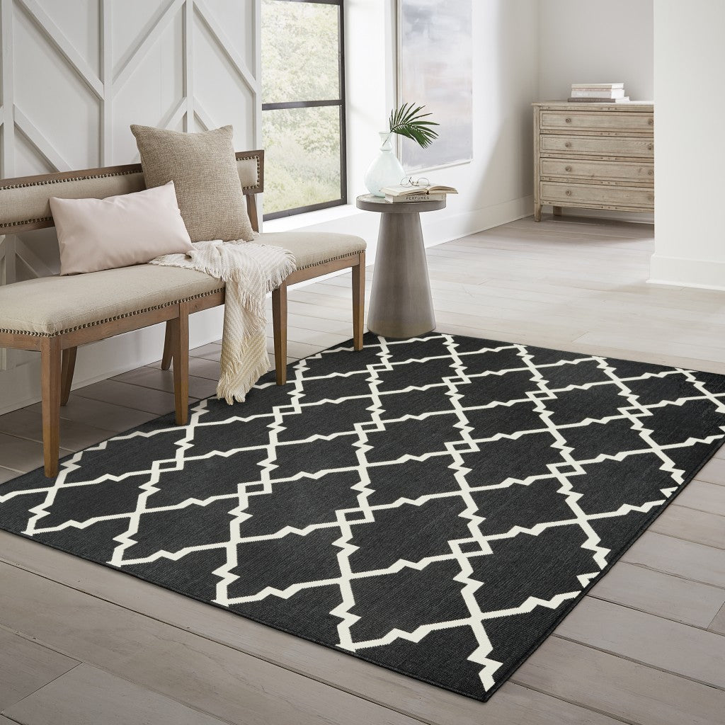 4' X 6' Black and Ivory Indoor Outdoor Area Rug