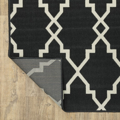 7' X 10' Black And Ivory Indoor Outdoor Area Rug