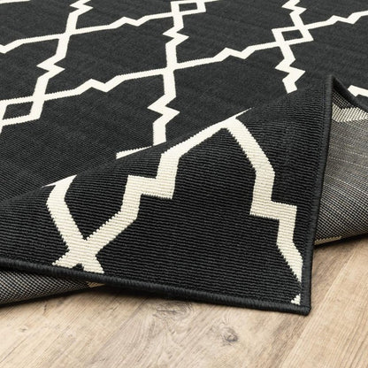 7' X 10' Black And Ivory Indoor Outdoor Area Rug