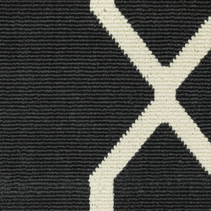 7' X 10' Black And Ivory Indoor Outdoor Area Rug