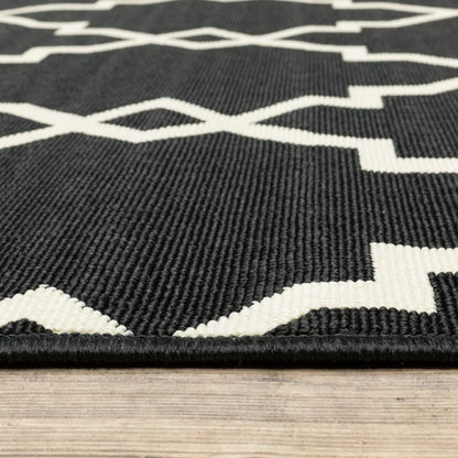7' X 10' Black And Ivory Indoor Outdoor Area Rug