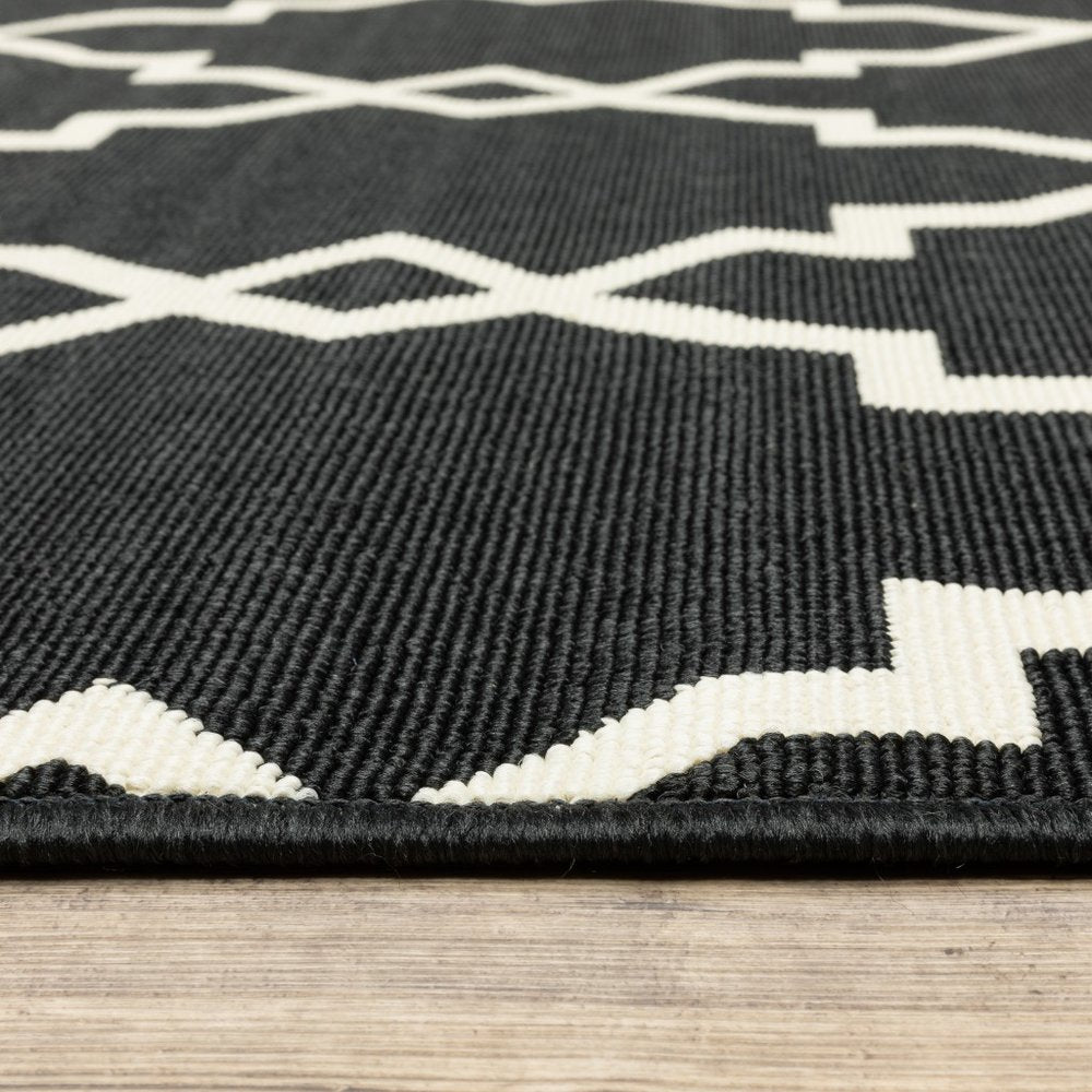 8' Black And Ivory Indoor Outdoor Runner Rug
