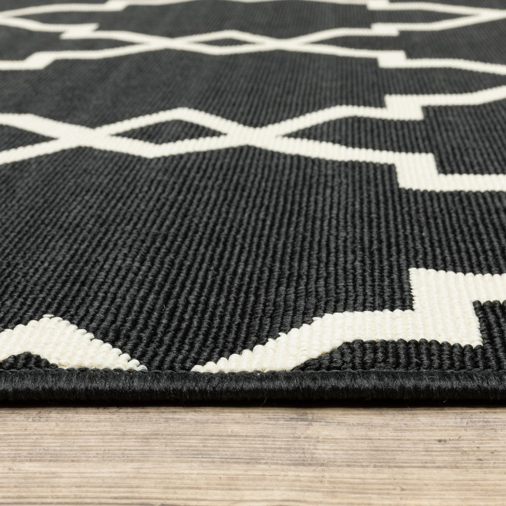 4' X 6' Black and Ivory Indoor Outdoor Area Rug