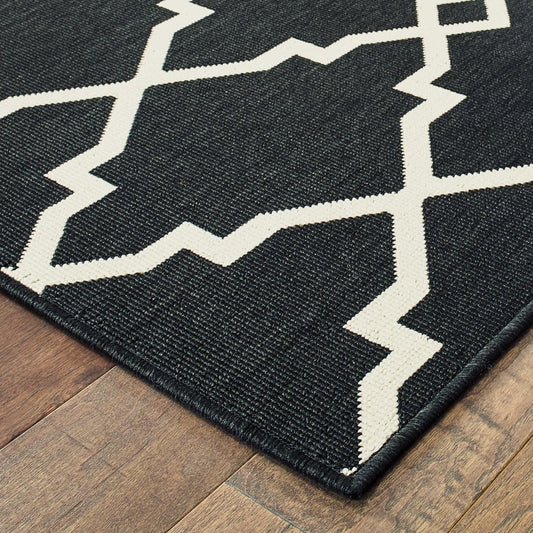 5' X 8' Black and Ivory Indoor Outdoor Area Rug