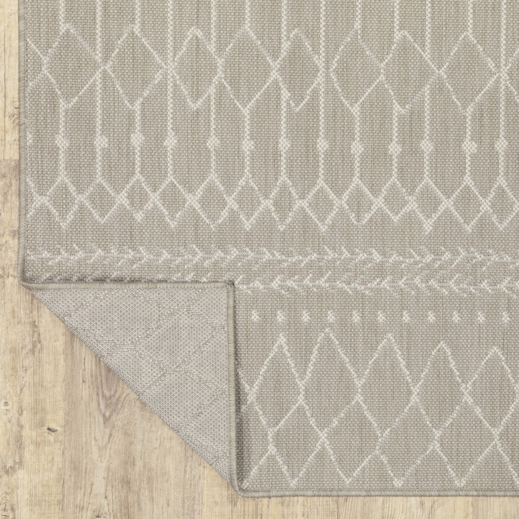 8' X 10' Gray and Ivory Indoor Outdoor Area Rug