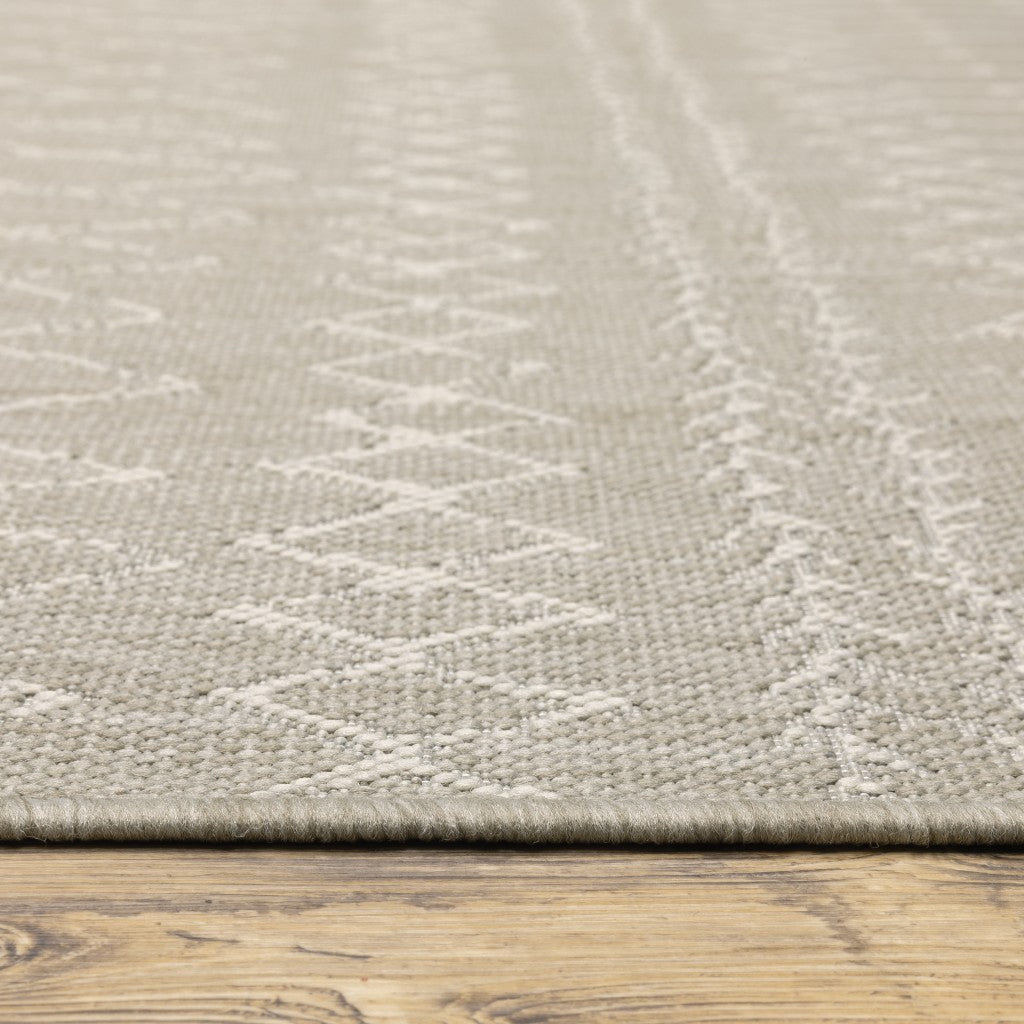 8' X 10' Gray and Ivory Indoor Outdoor Area Rug