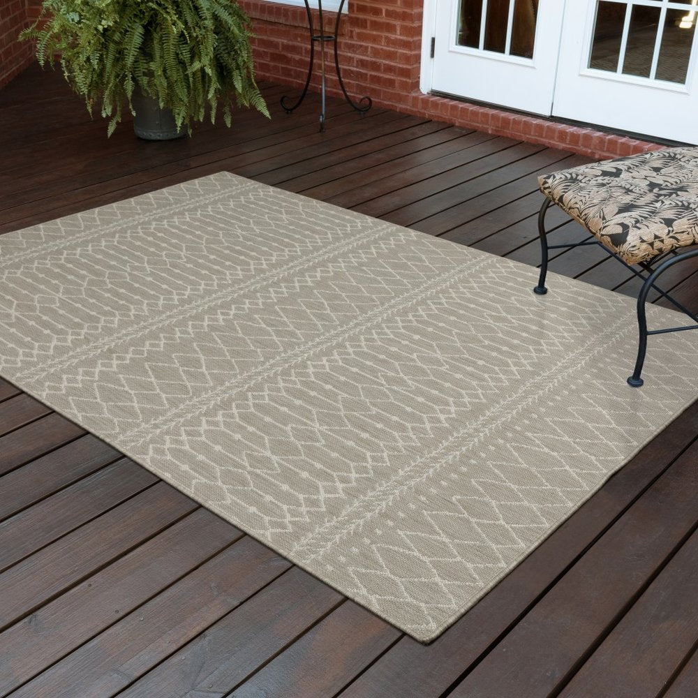 5' X 7' Gray And Ivory Indoor Outdoor Area Rug