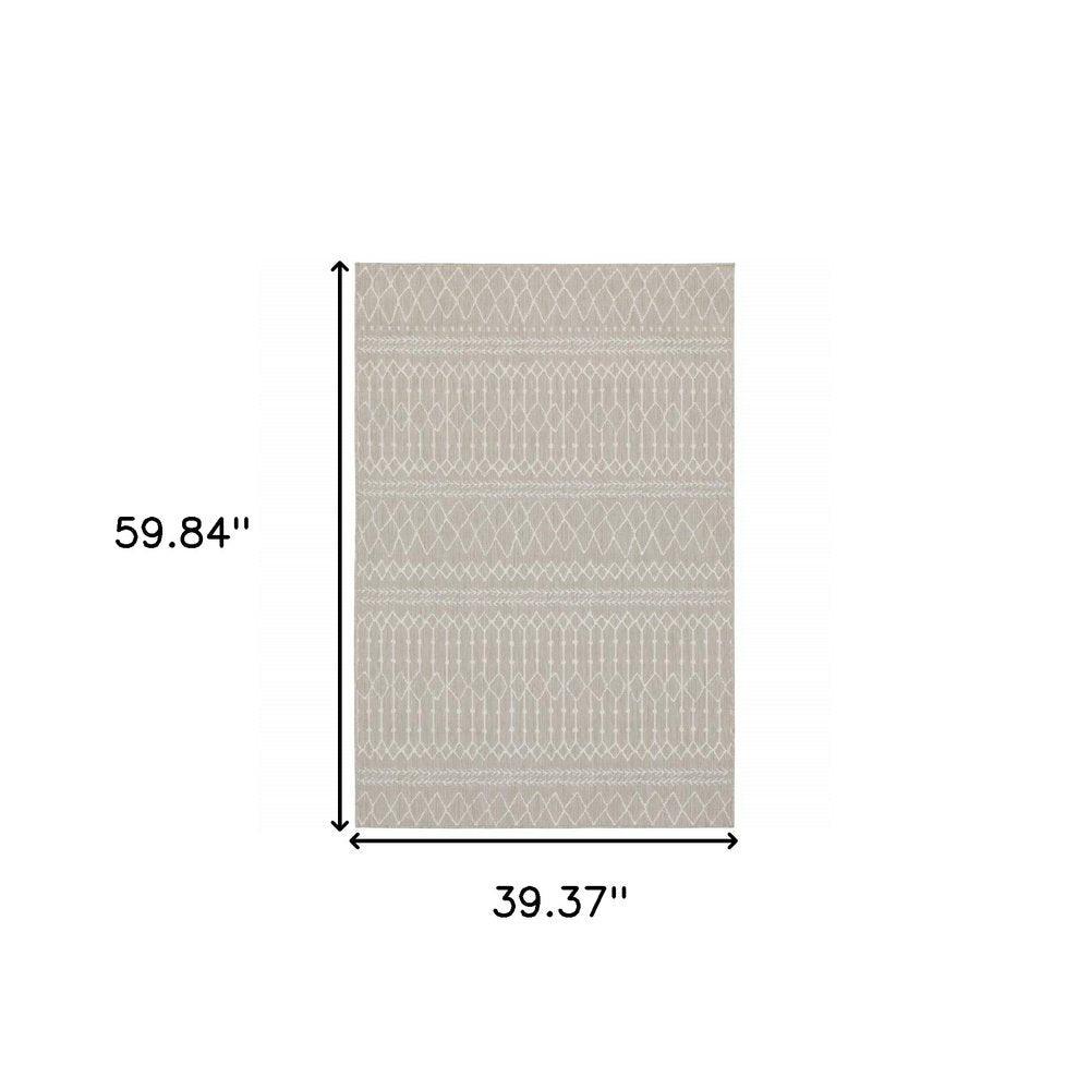 5' X 7' Gray And Ivory Indoor Outdoor Area Rug