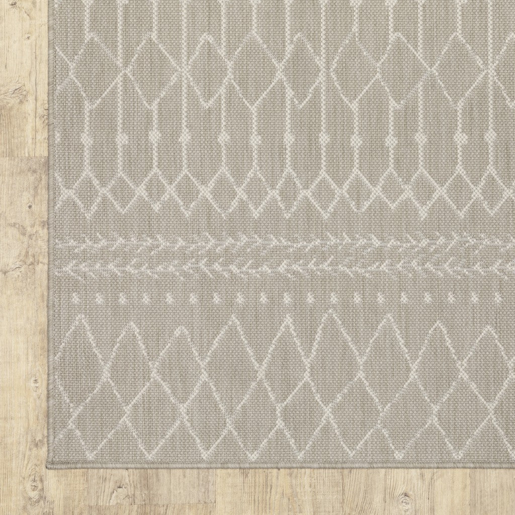 8' X 10' Gray and Ivory Indoor Outdoor Area Rug