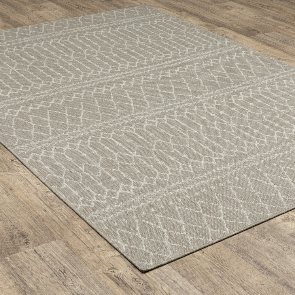 8' X 10' Gray and Ivory Indoor Outdoor Area Rug